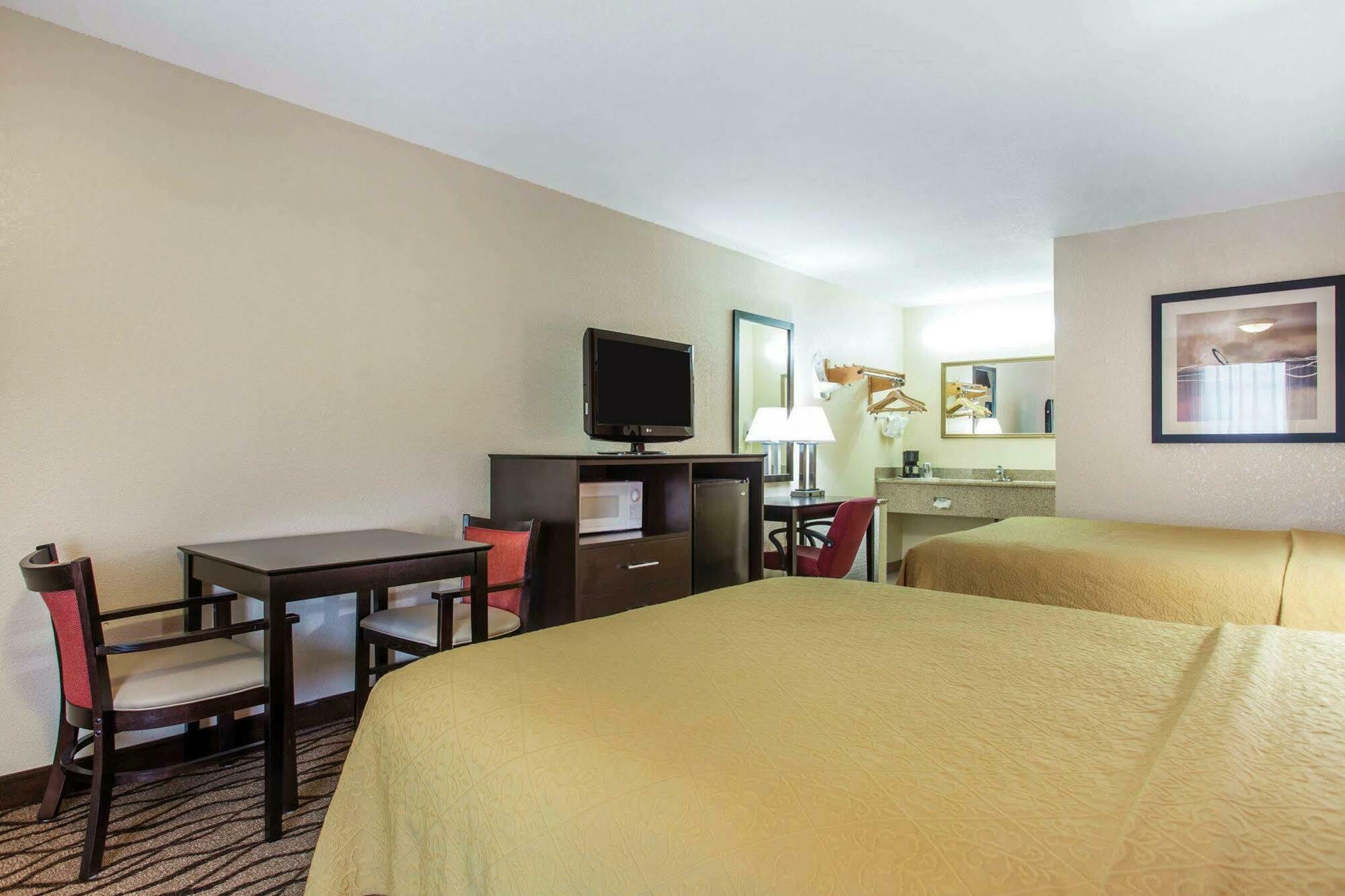 Quality Inn & Suites Lexington Exteriör bild
